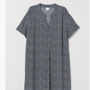 H&M V-neck Blue Daisy Floral Swing Dress